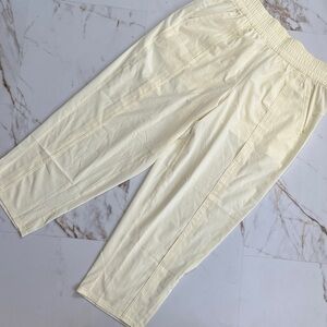 Lululemon Butter Yellow Pants Sz 10 Logo Golf Beach cover up light weight